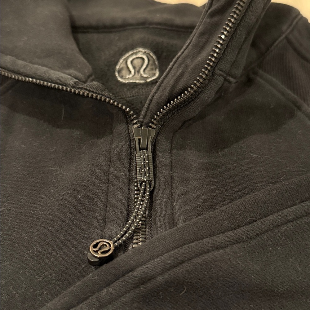 Black Lululemon cropped half-zip - Picture 2 of 4